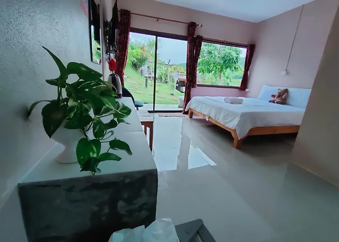 บ้านพัก บ้านไม้หอมรีสอร์ท 4*