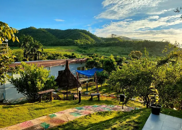 บ้านไม้หอมรีสอร์ท บ้านพัก 4*