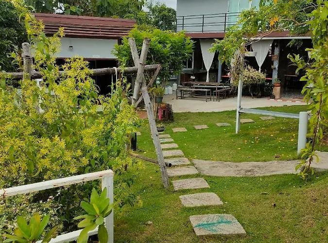 บ้านพัก บ้านไม้หอมรีสอร์ท