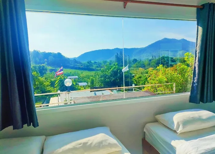 บ้านไม้หอมรีสอร์ท 4* สวนผึ้ง
