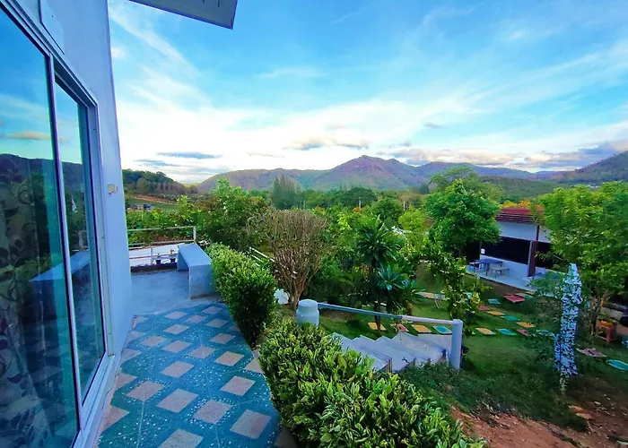บ้านไม้หอมรีสอร์ท 4* สวนผึ้ง