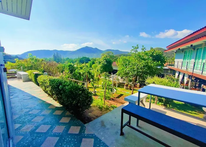 บ้านไม้หอมรีสอร์ท 4*