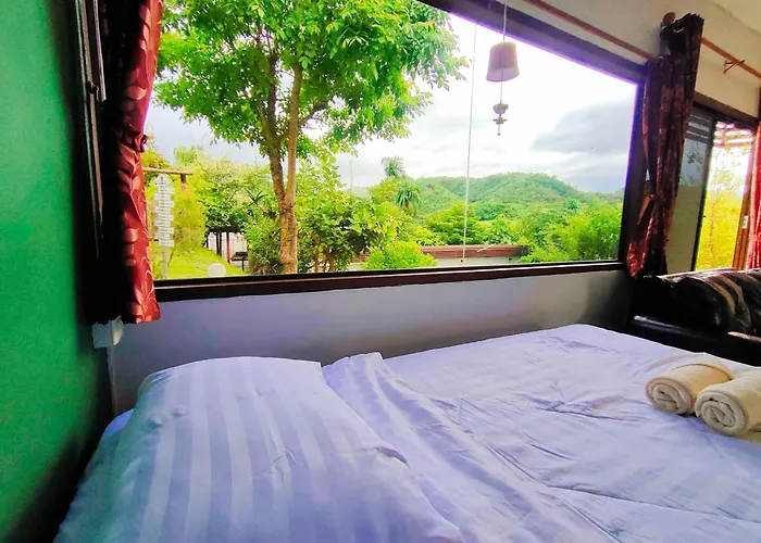 บ้านไม้หอมรีสอร์ท 4* สวนผึ้ง