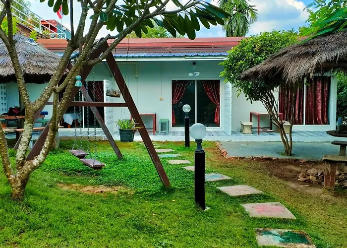 บ้านไม้หอมรีสอร์ท บ้านพัก 4*