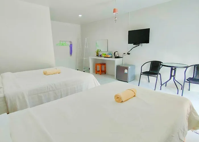 บ้านพัก บ้านไม้หอมรีสอร์ท 4*