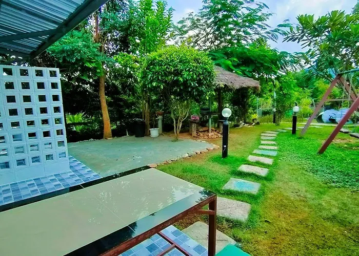 บ้านไม้หอมรีสอร์ท 4* สวนผึ้ง