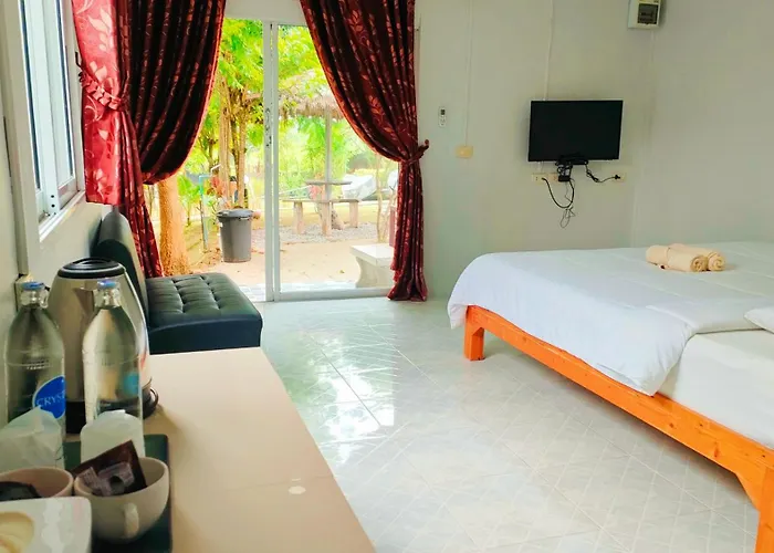 บ้านไม้หอมรีสอร์ท 4* สวนผึ้ง