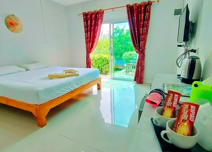 บ้านไม้หอมรีสอร์ท 4* สวนผึ้ง