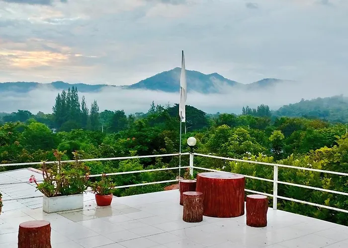 บ้านพัก บ้านไม้หอมรีสอร์ท