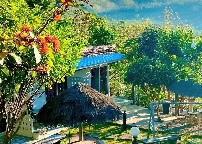 บ้านพัก บ้านไม้หอมรีสอร์ท